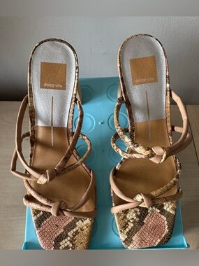 Dolce Vita Tan/Snakeskin Print Strappy Slide Sandals / Size 9 (New never worn)